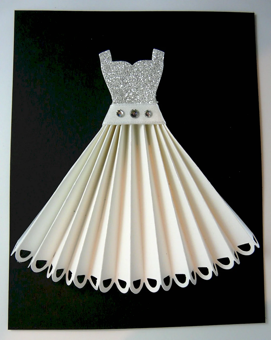 Бумажное платье на открытку открытка