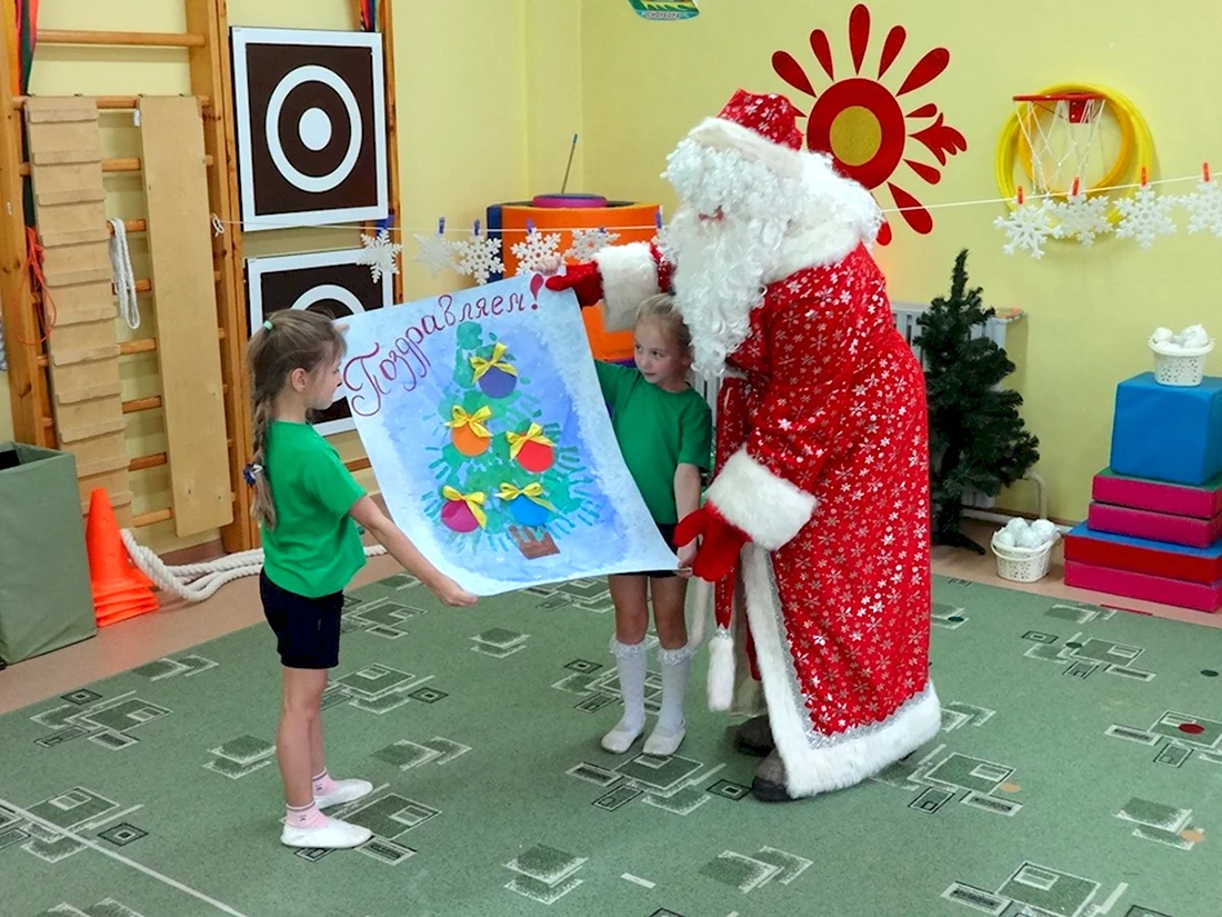 Дед Мороз в детском саду открытка