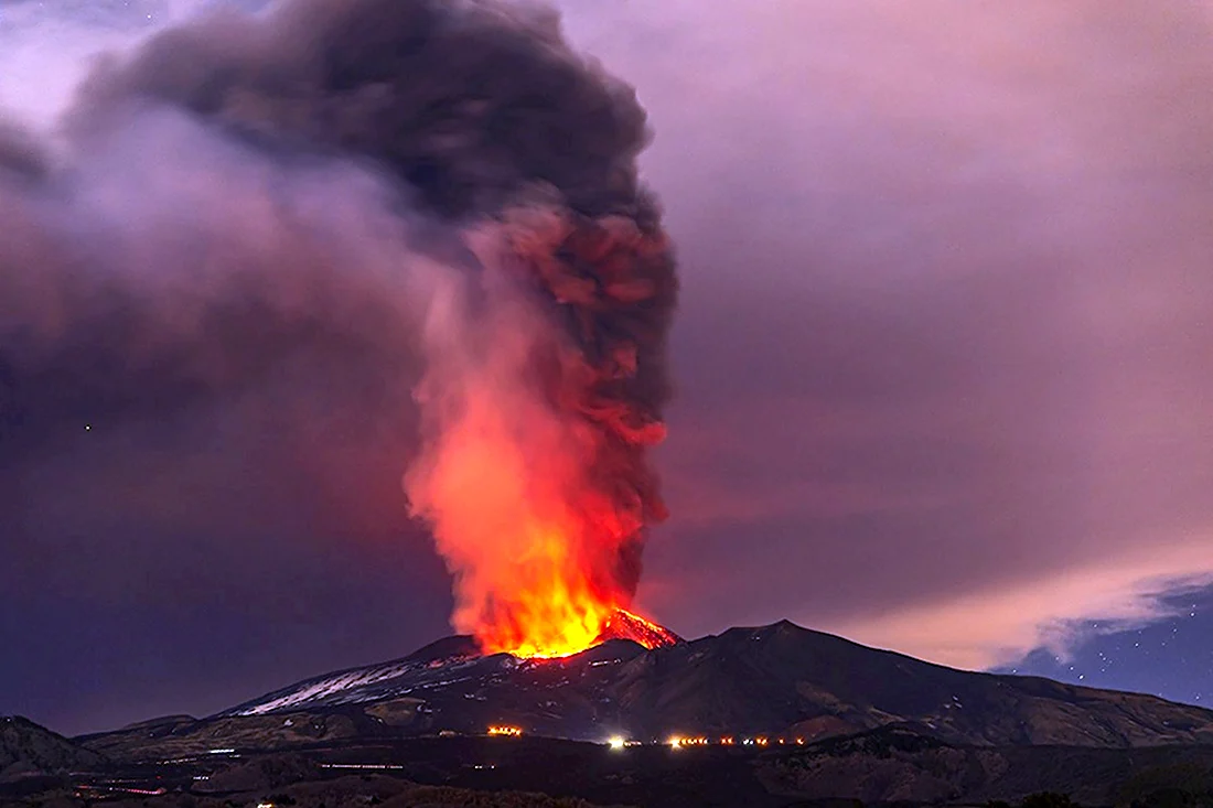 Этна извергается 2022. Открытка, картинка с поздравлением, с праздником