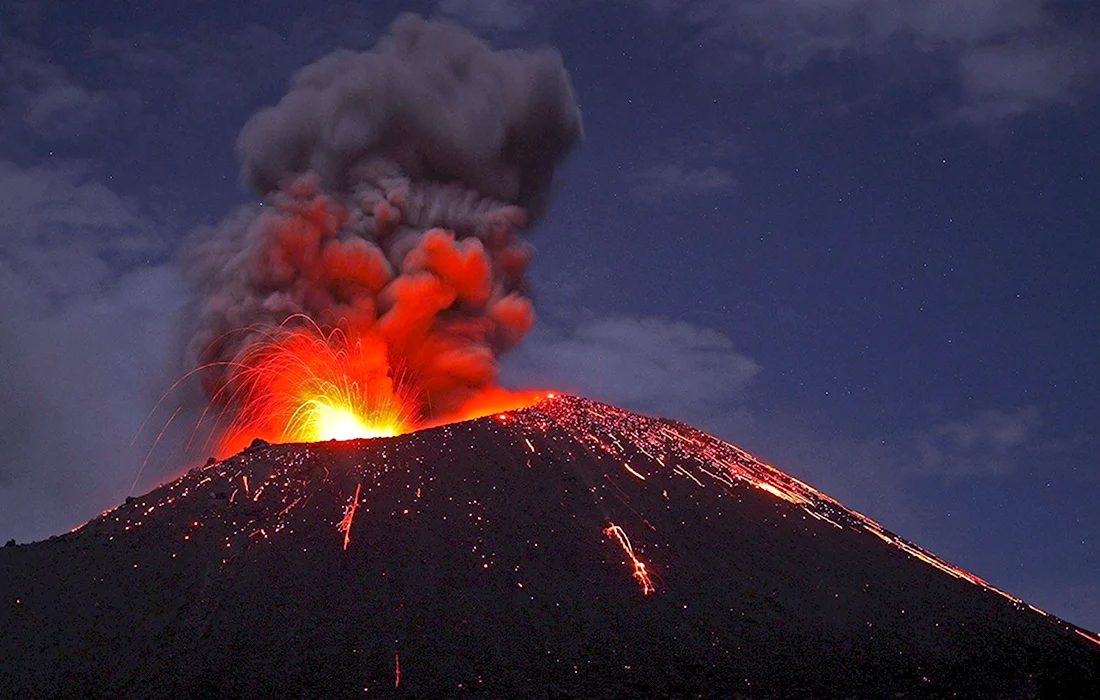 Извержение вулкана Кракатау. Открытка, картинка с поздравлением, с праздником