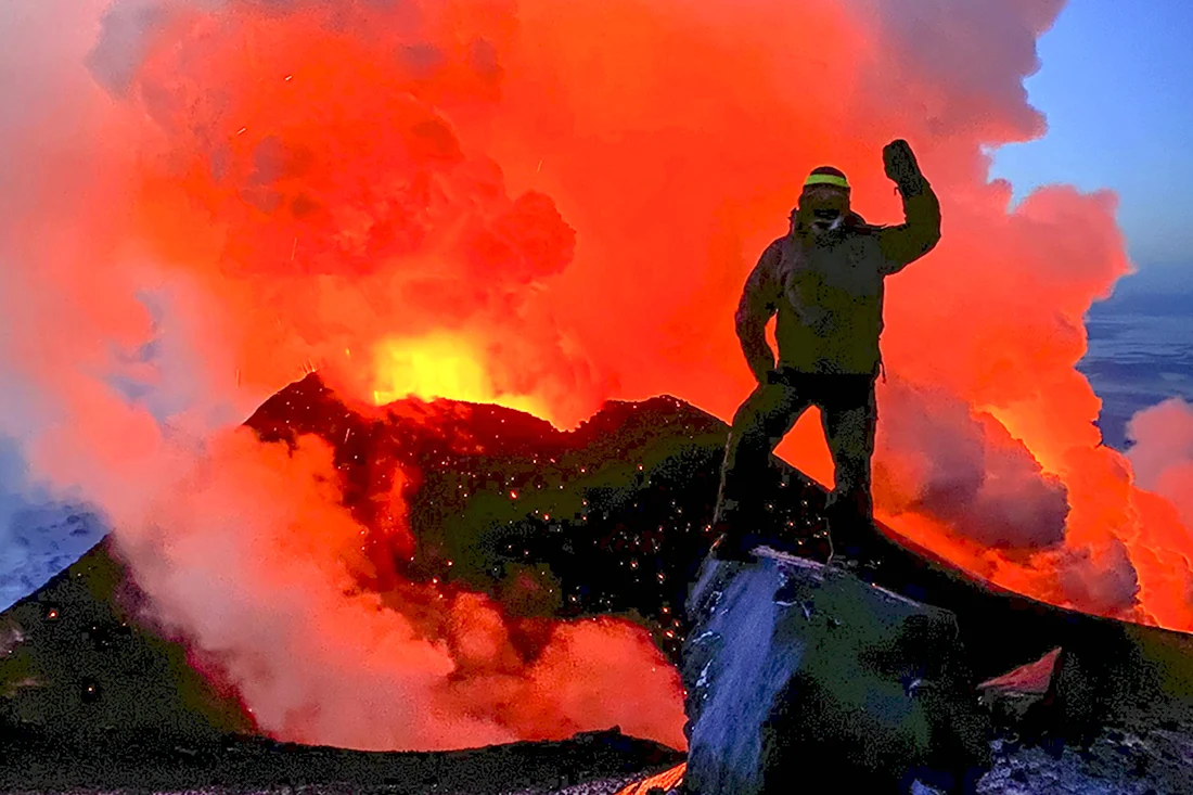 Извержение вулкана на Камчатке 2021. Открытка, картинка с поздравлением, с праздником