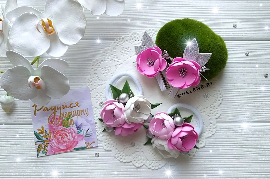 Конверт украшенный цветами из фоамирана открытка