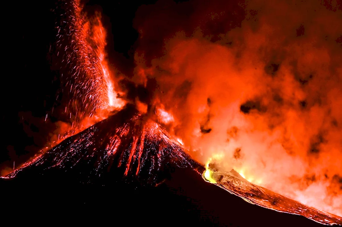 Лава вулкана Этна. Открытка, картинка с поздравлением, с праздником