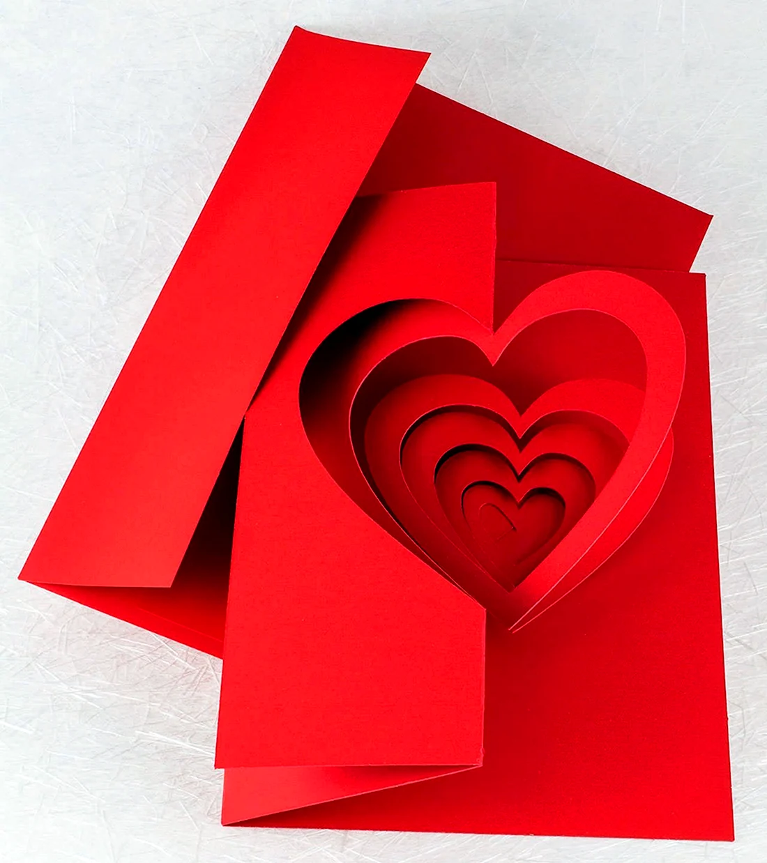 Объемное сердце из бумаги в открытке открытка