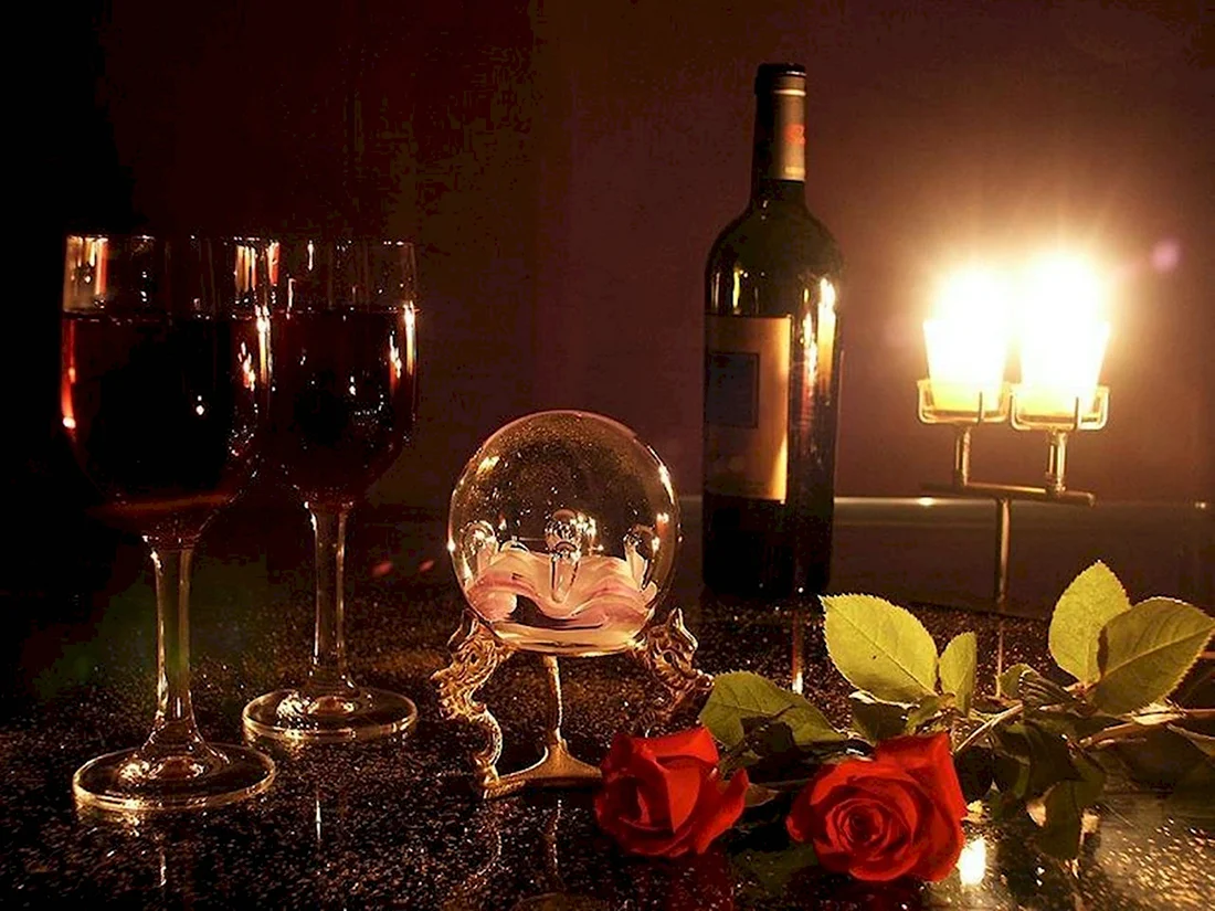 Приятного вечера с бокалом вина. Открытка для женщины