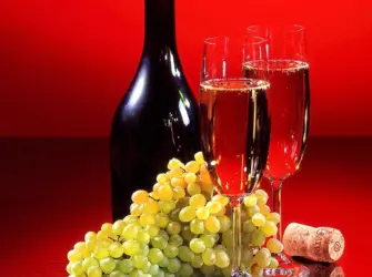 Шампанское и виноград. Открытка, картинка с поздравлением, с праздником