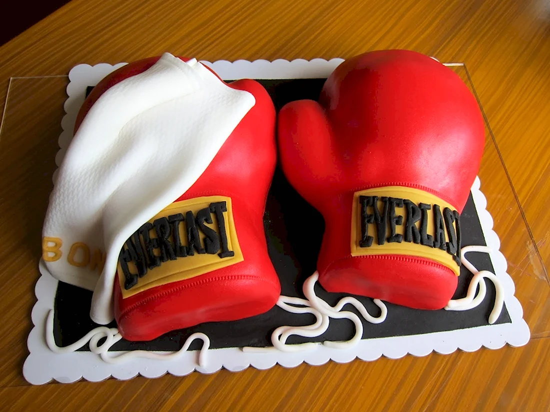 Торт с боксерскими перчатками открытка