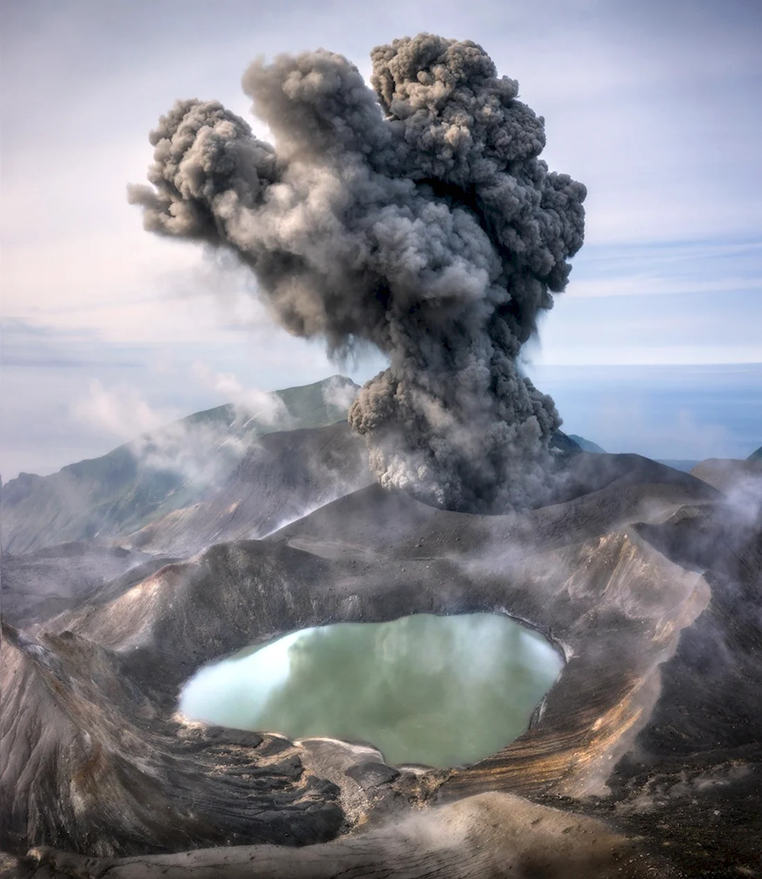 Вулкан Эбеко. Открытка, картинка с поздравлением, с праздником