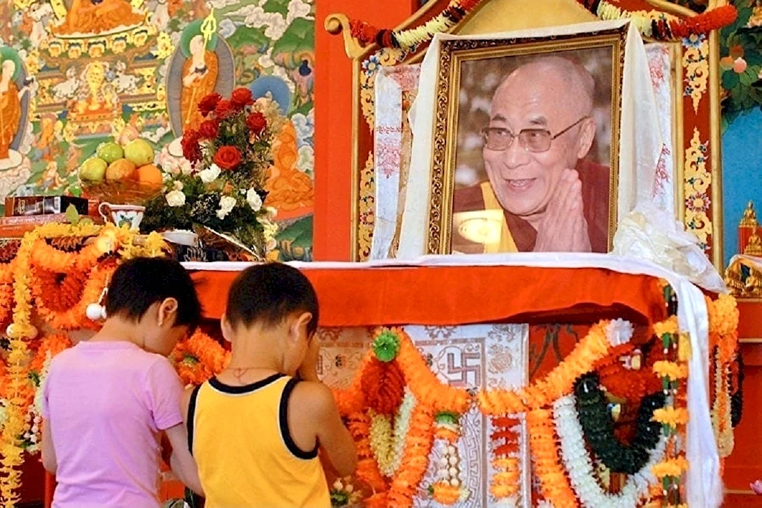 Золотая обитель Будды Шакьямуни Элиста внутри Далай лама открытка