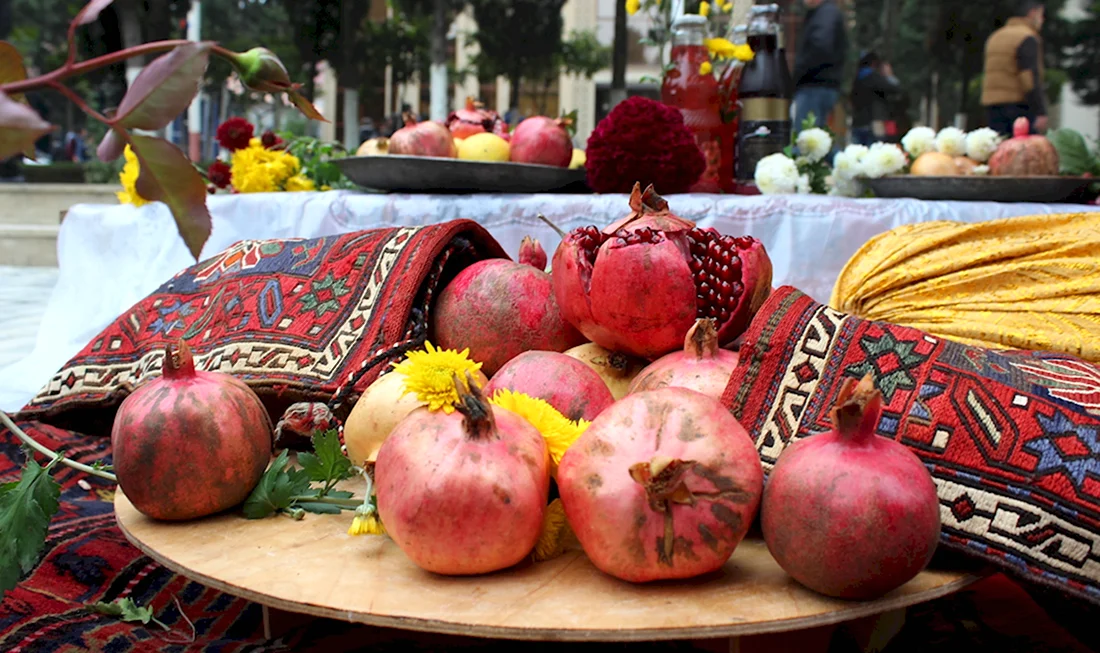 Гранат национальный фрукт Азербайджана. Поздравление на праздник