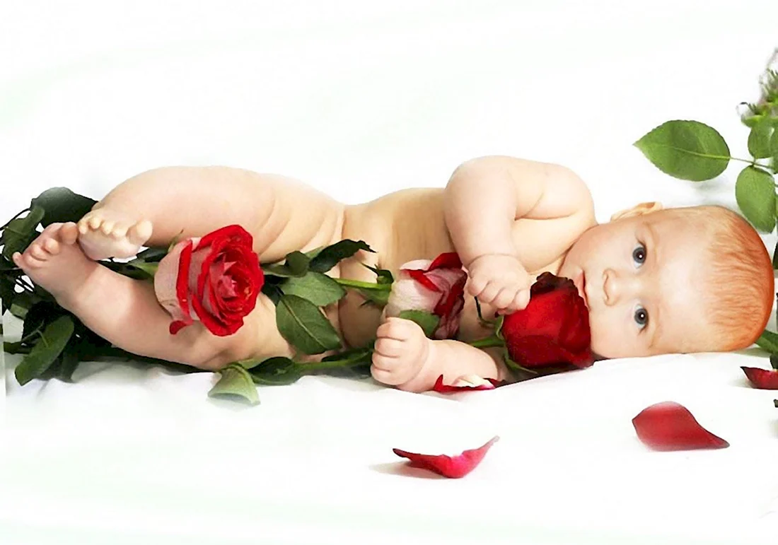 Малыш с розой. Открытка с поздравлением