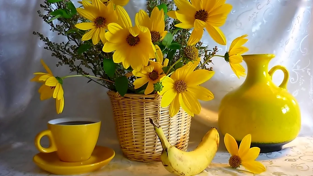 Натюрморт с желтыми цветами. Поздравление на праздник