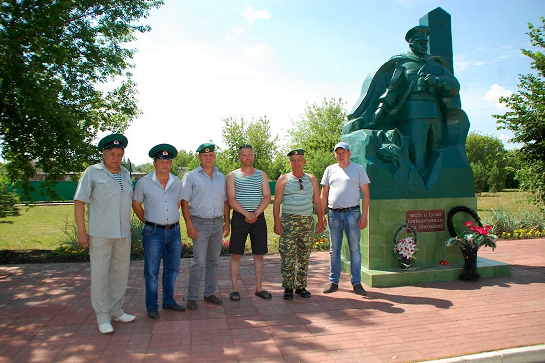 Памятник пограничникам в Заинске. Поздравление на праздник