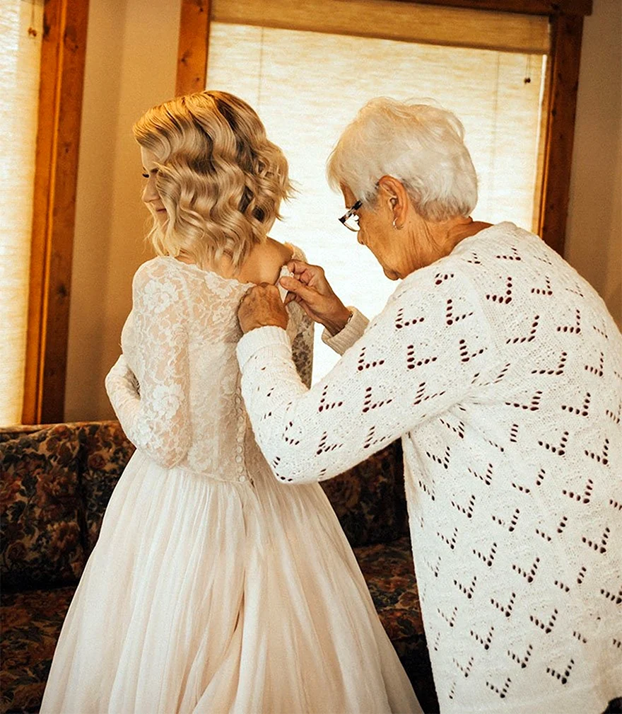 Платье на золотую свадьбу для бабушки. Свадебная открытка