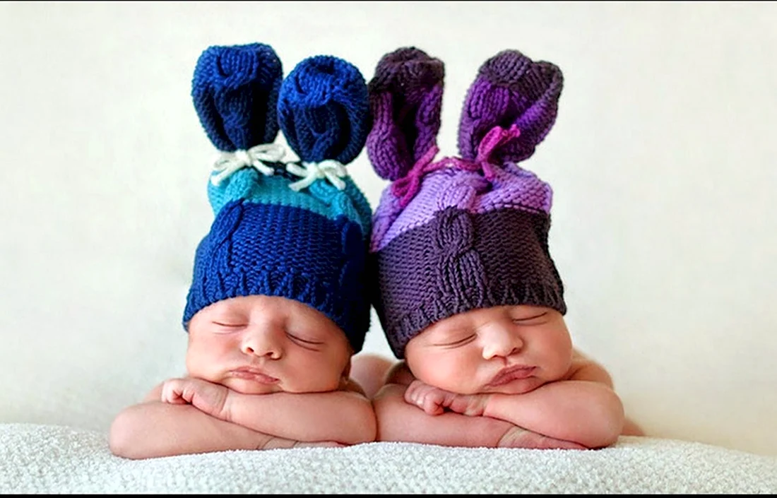 С рождением малышей двойняшек. Открытка с поздравлением