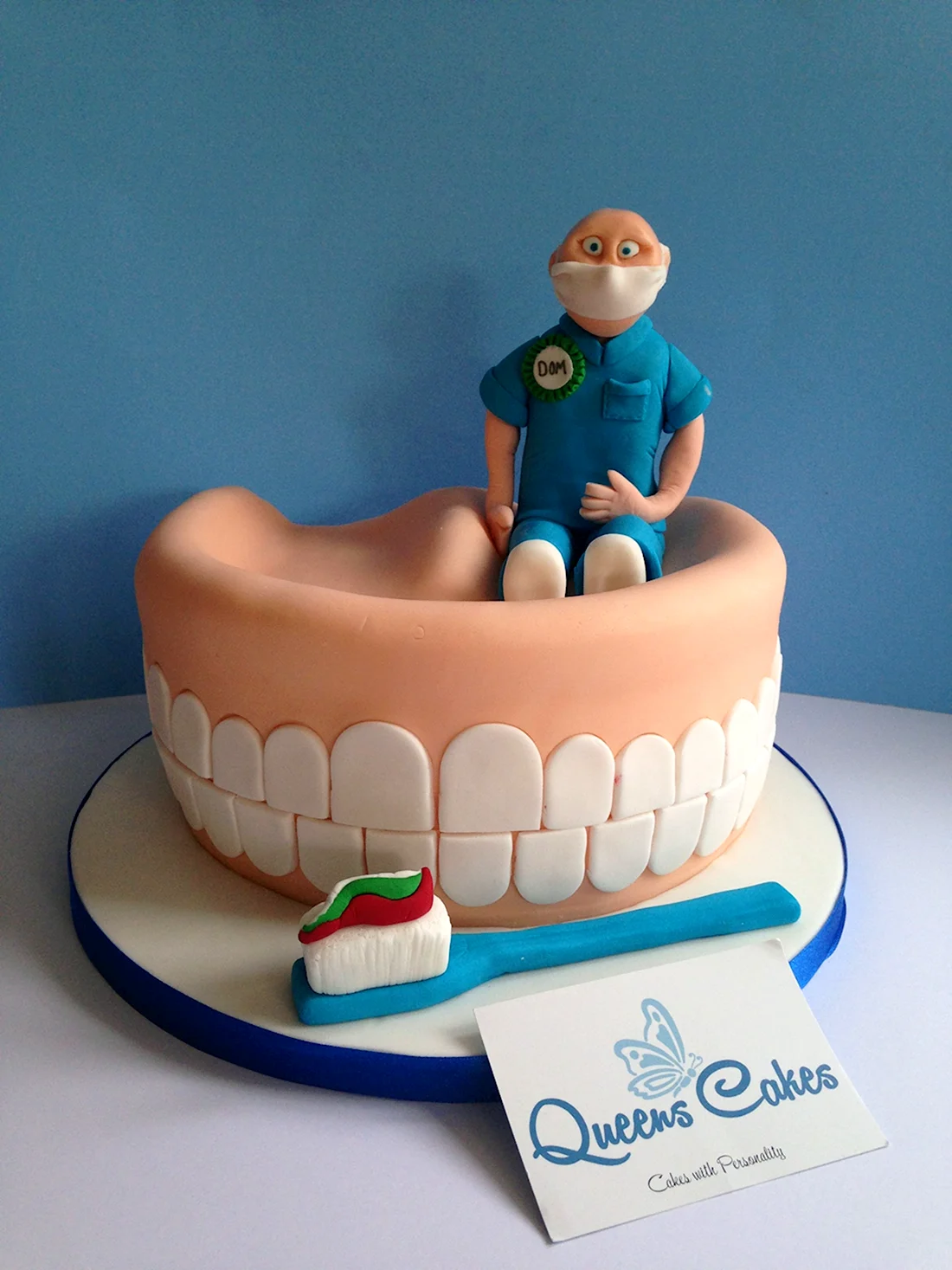 Торт для стоматолога. Открытка с юбилеем. Поздравление с юбилеем