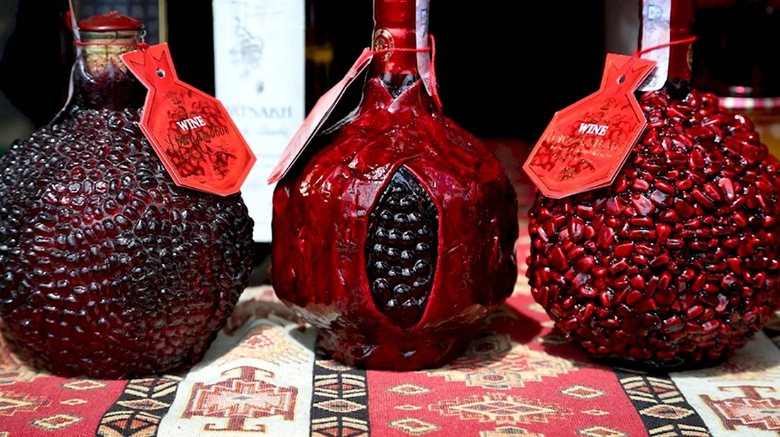 Вино Armenia Wine Гранатовое. Поздравление на праздник