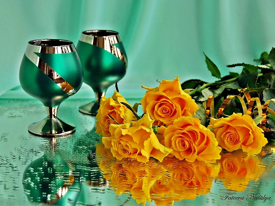 Желтые розы и шампанское. Открытка. Поздравление