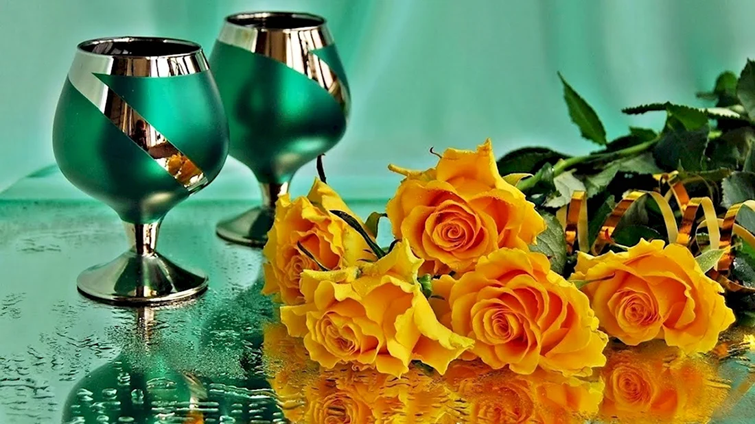 Желтые розы и шампанское. Открытка с поздравлением